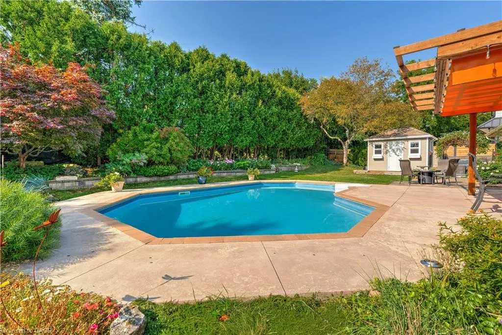 2118 Agincourt Crescent