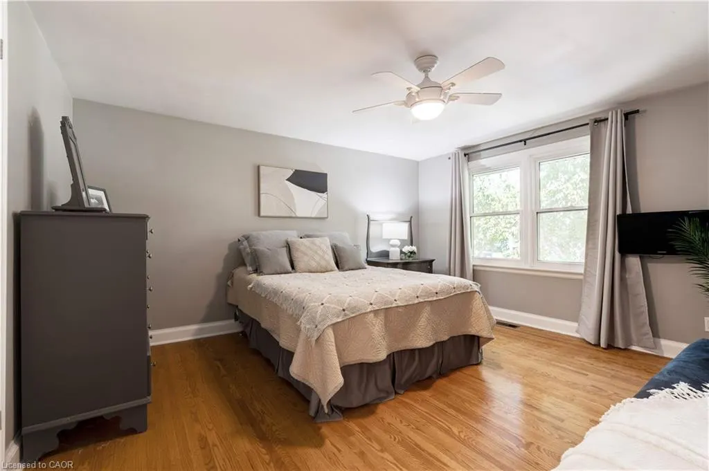 2118 Agincourt Crescent