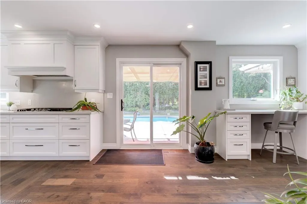 2118 Agincourt Crescent