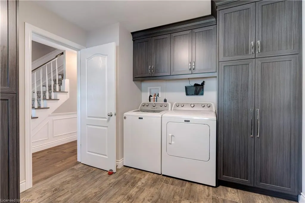 2118 Agincourt Crescent