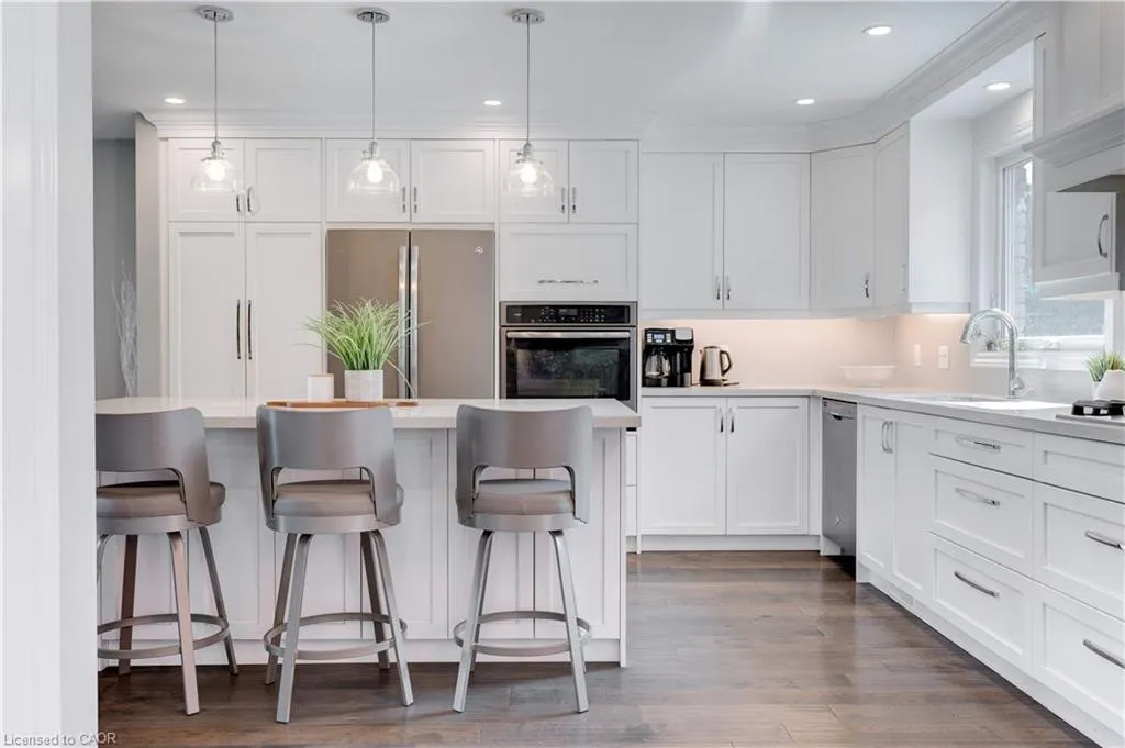 2118 Agincourt Crescent
