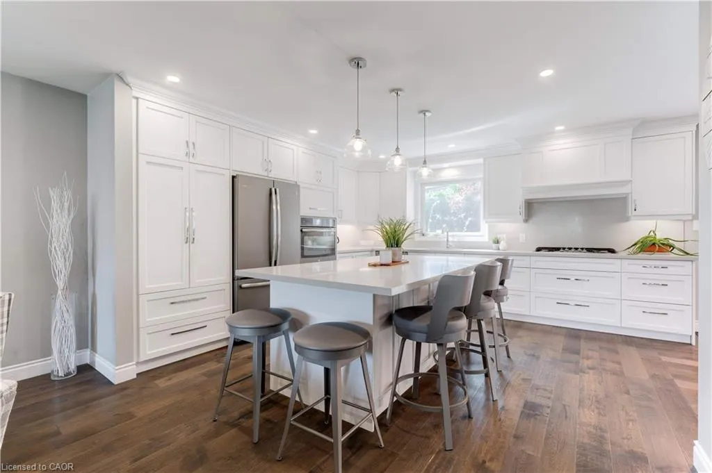 2118 Agincourt Crescent