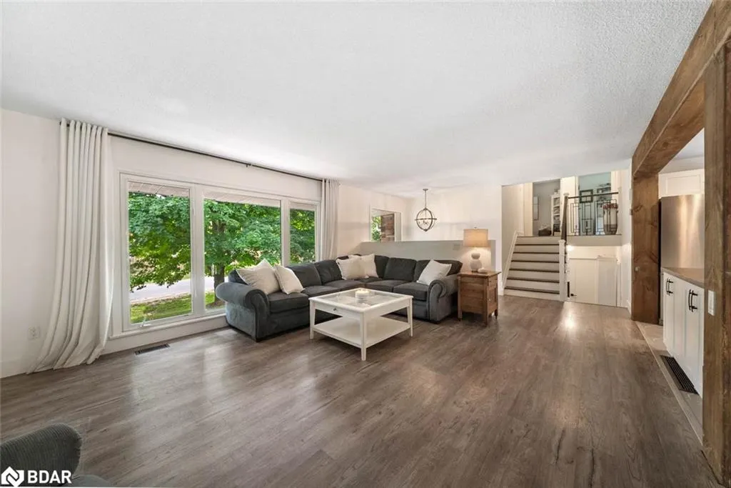 2 Noraline Avenue
