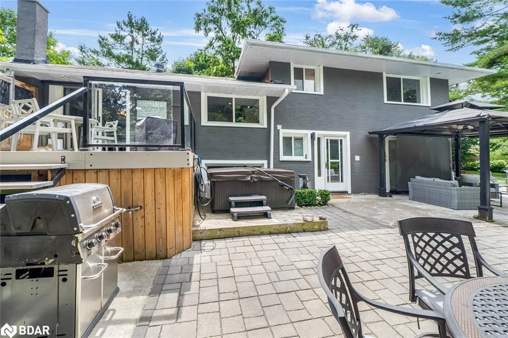 2 Noraline Avenue