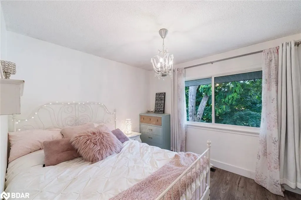 2 Noraline Avenue