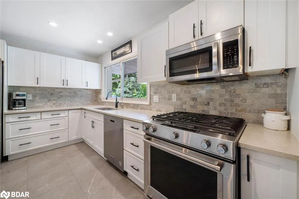2 Noraline Avenue