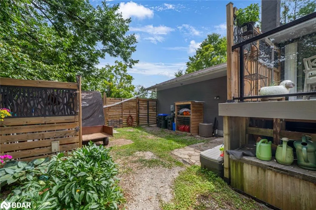 2 Noraline Avenue
