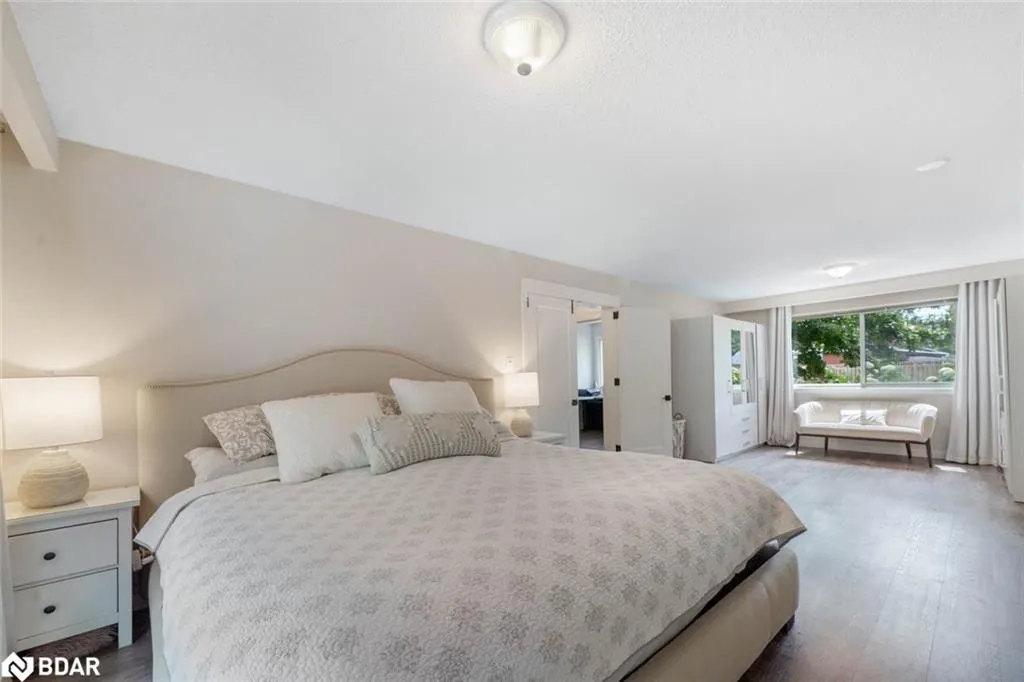 2 Noraline Avenue