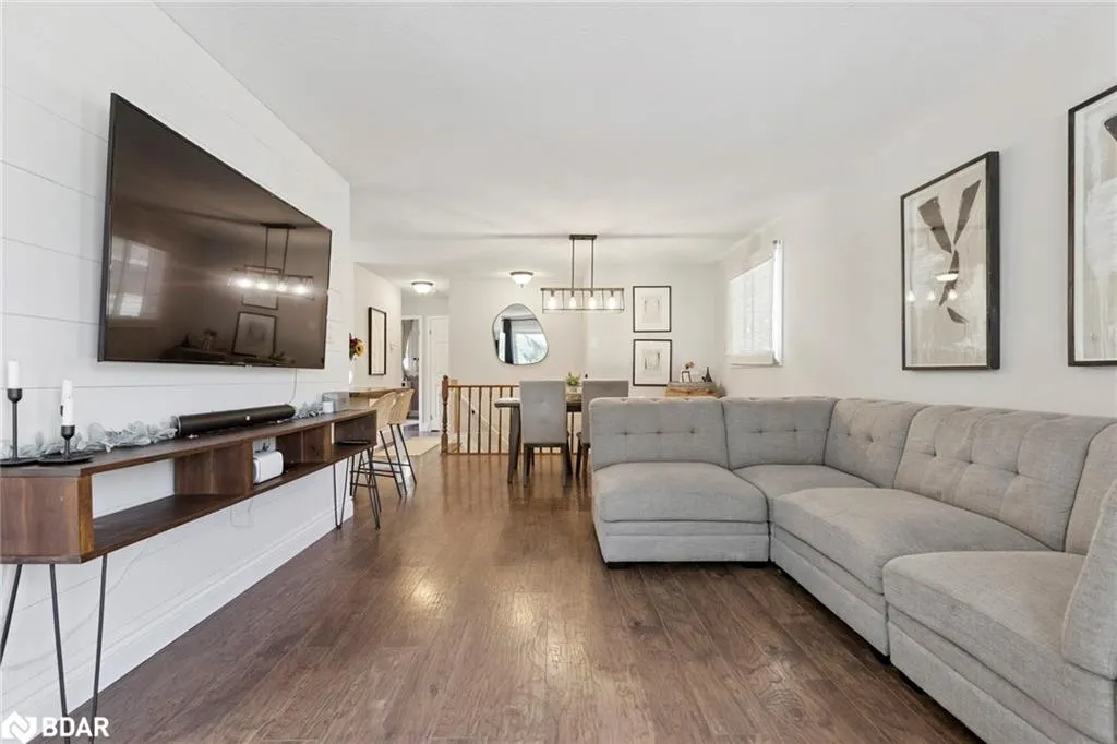 100 Angela Crescent