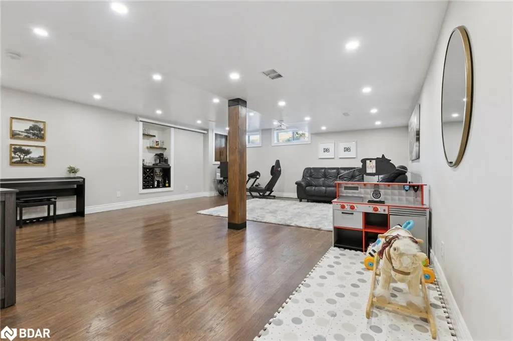 100 Angela Crescent