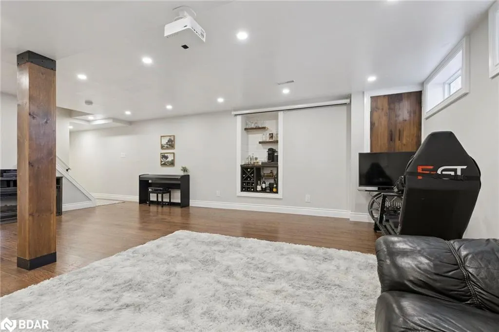 100 Angela Crescent