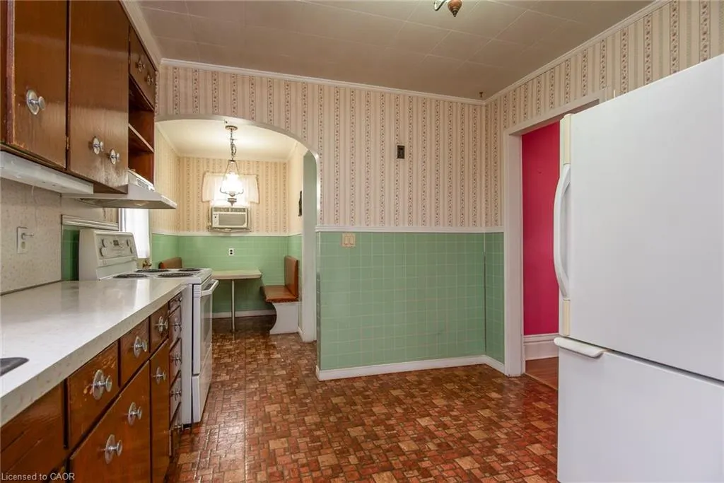 27 Noecker Street