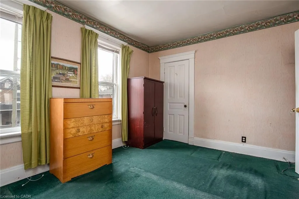 27 Noecker Street