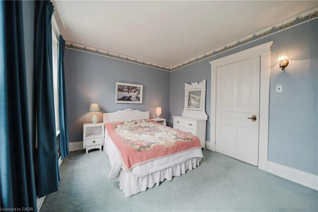 27 Noecker Street