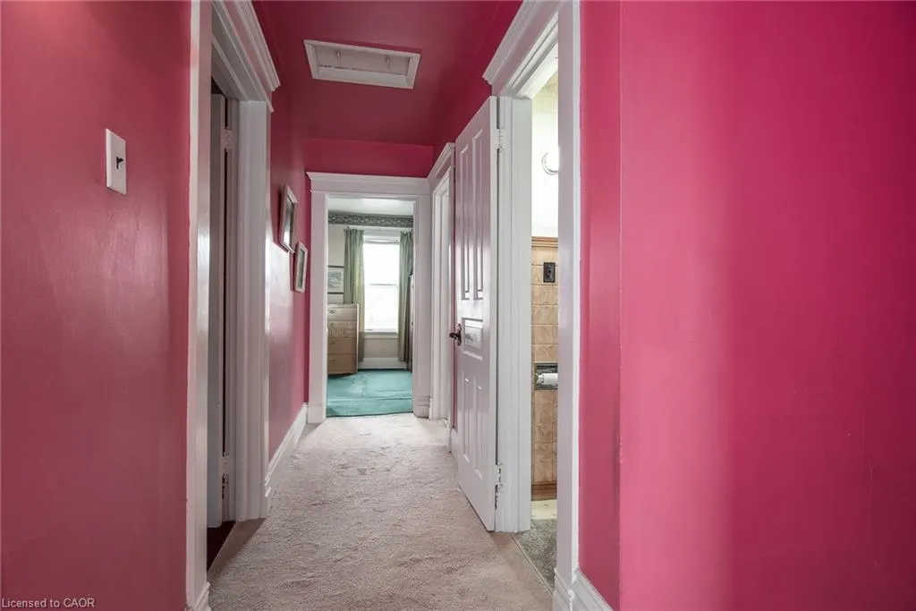 27 Noecker Street