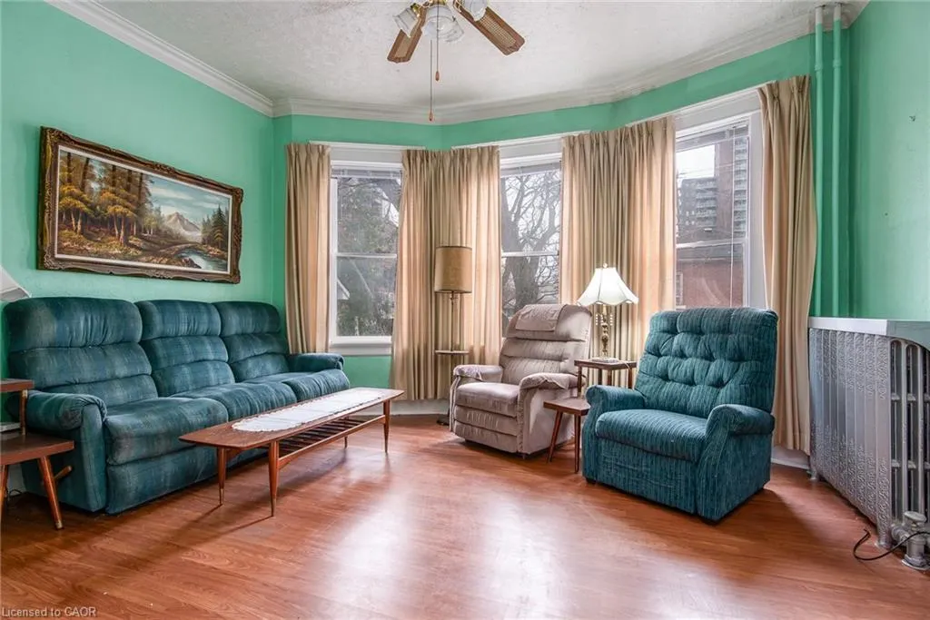 27 Noecker Street