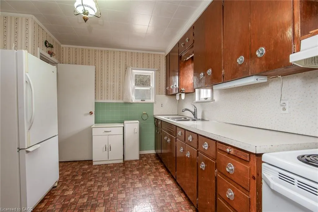 27 Noecker Street