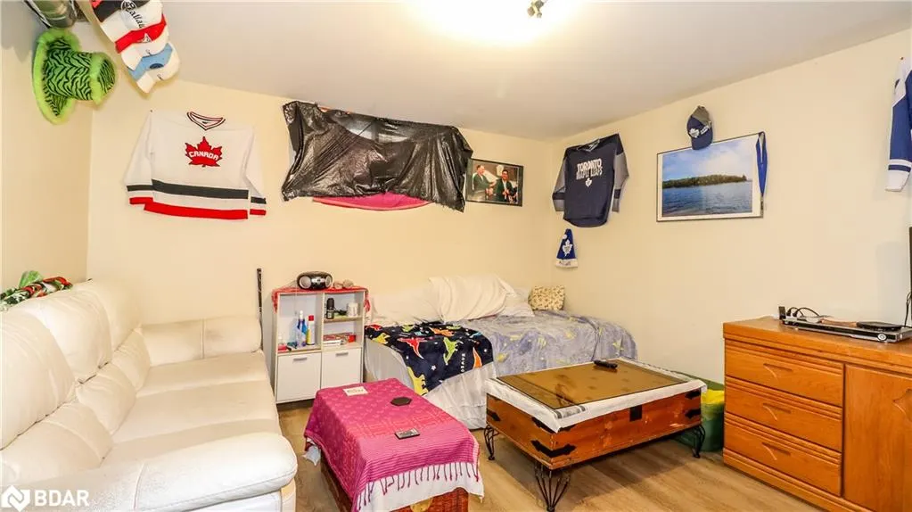 33B Cundles Road E