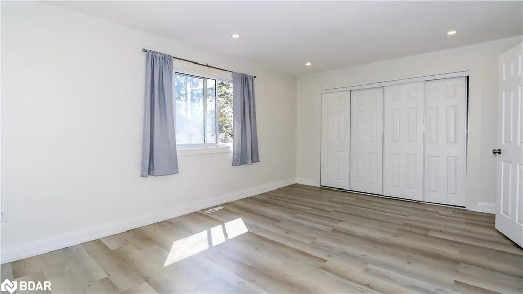 33B Cundles Road E