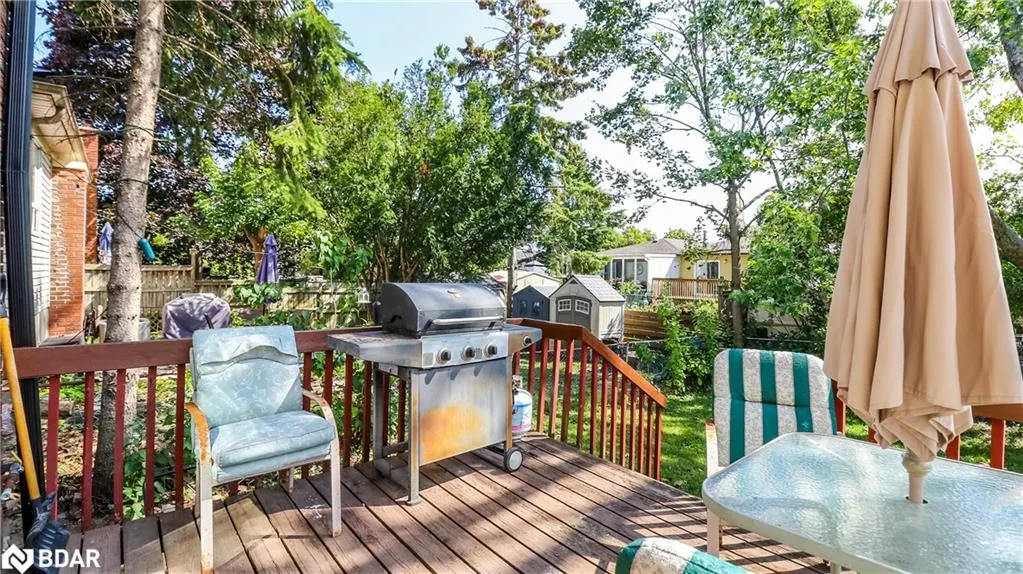 33B Cundles Road E