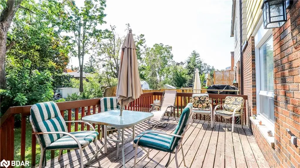 33B Cundles Road E
