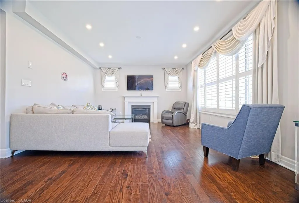 24 Pickett Place