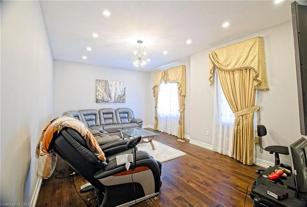 24 Pickett Place