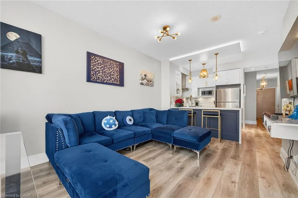 220 Burnhamthorpe Road W, #1004