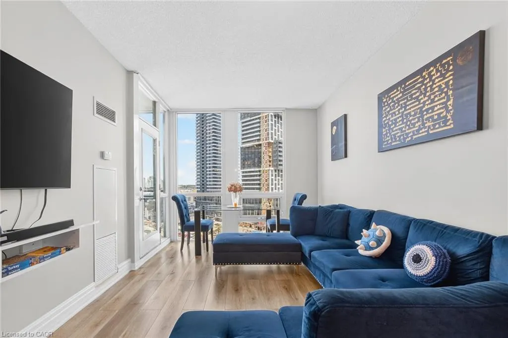 220 Burnhamthorpe Road W, #1004