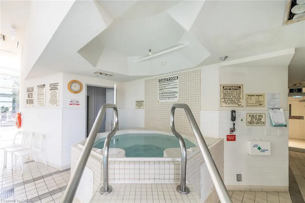 220 Burnhamthorpe Road W, #1004