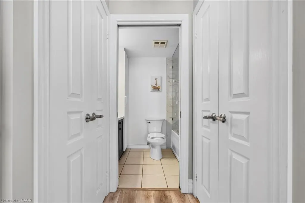 220 Burnhamthorpe Road W, #1004