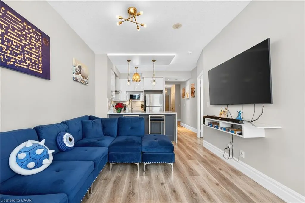 220 Burnhamthorpe Road W, #1004