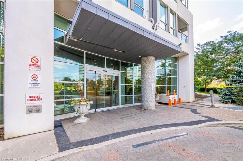 220 Burnhamthorpe Road W, #1004
