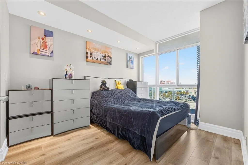 220 Burnhamthorpe Road W, #1004