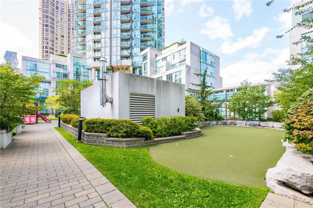220 Burnhamthorpe Road W, #1004