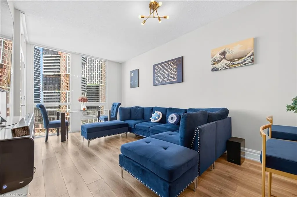 220 Burnhamthorpe Road W, #1004