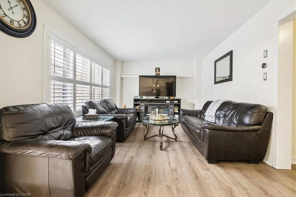107 Pagebrook Crescent