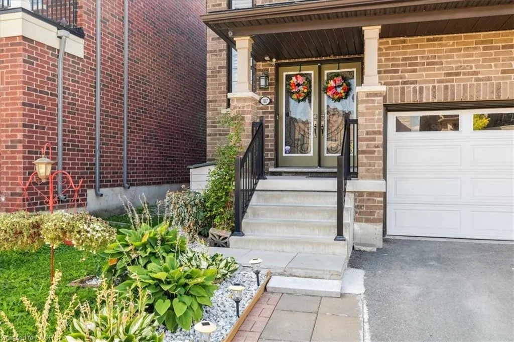 107 Pagebrook Crescent