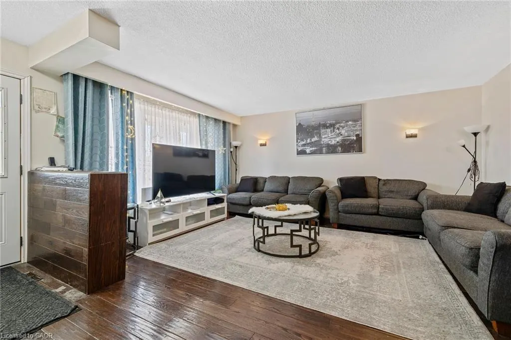 490 Queen Victoria Drive