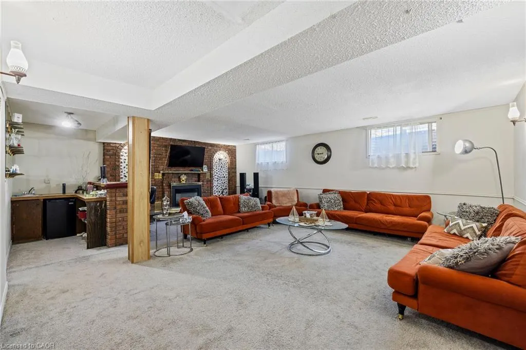 490 Queen Victoria Drive