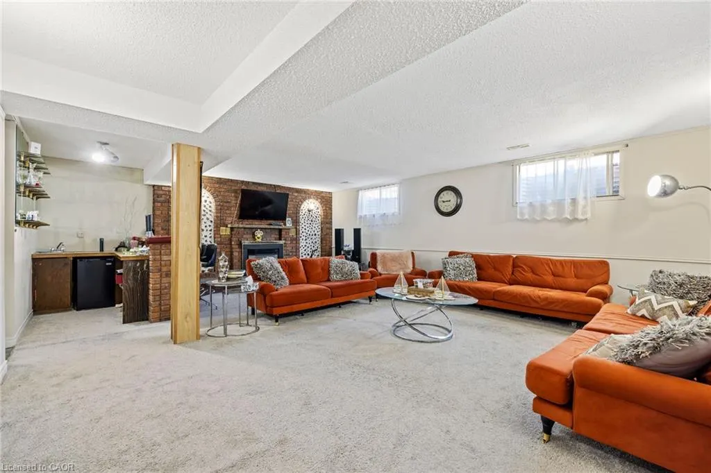 490 Queen Victoria Drive