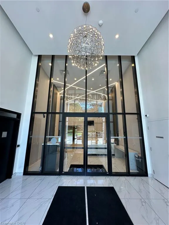 15 Queen Street S, #1501
