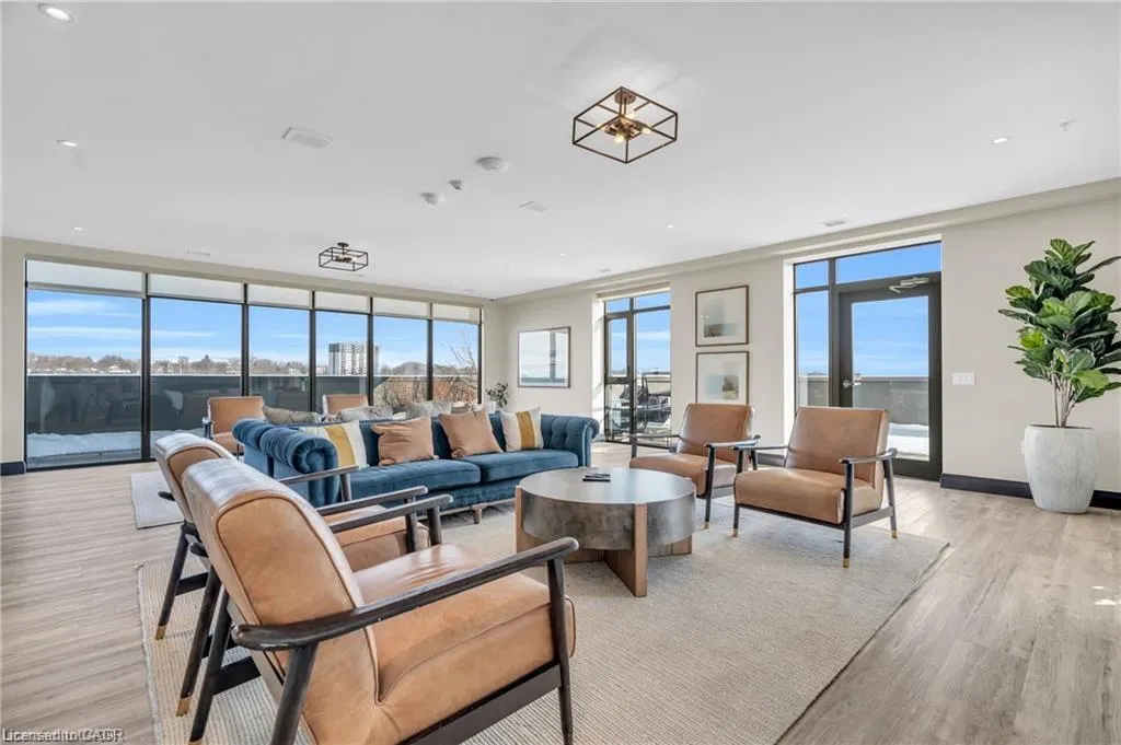 15 Glebe Street, #1211