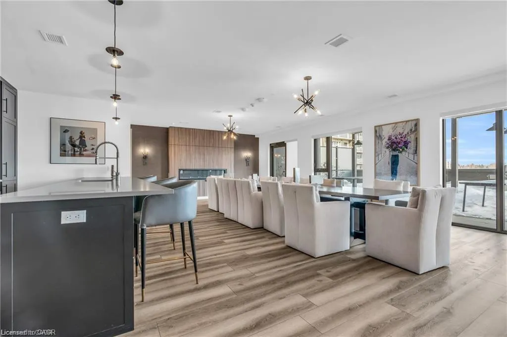 15 Glebe Street, #1211