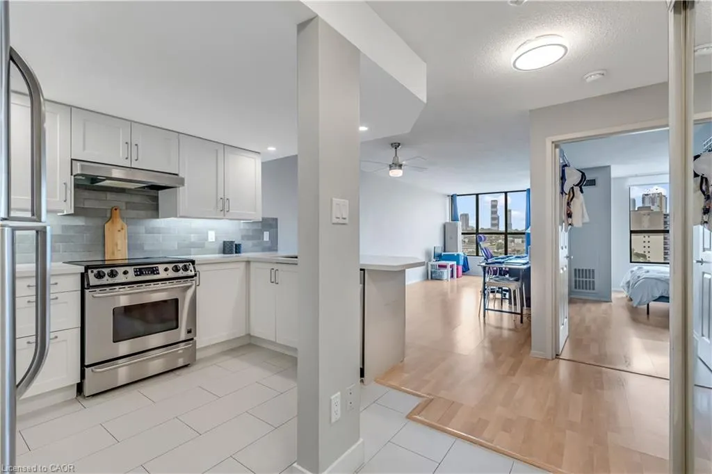 25 Agnes Street, #903