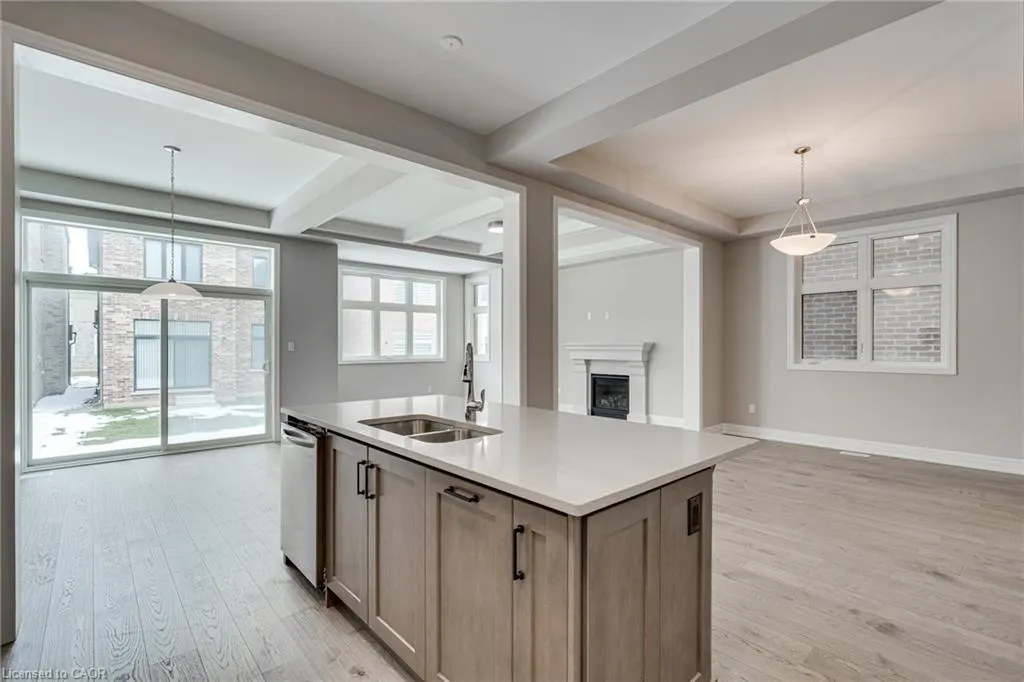3041 William Cutmore Boulevard