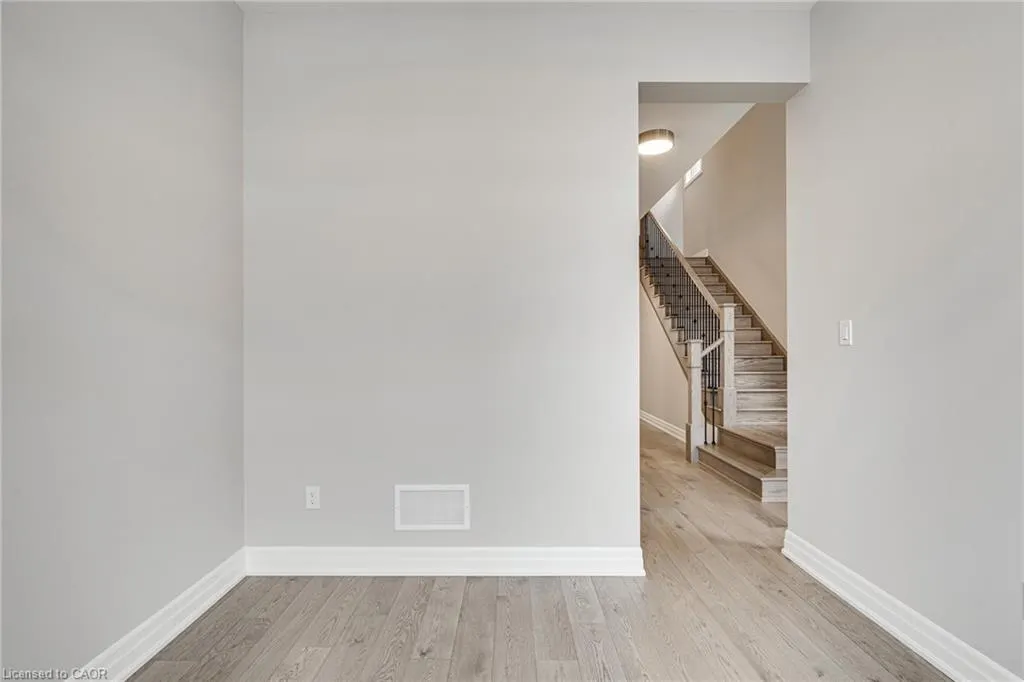3041 William Cutmore Boulevard