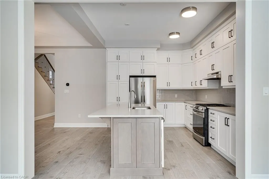 3041 William Cutmore Boulevard