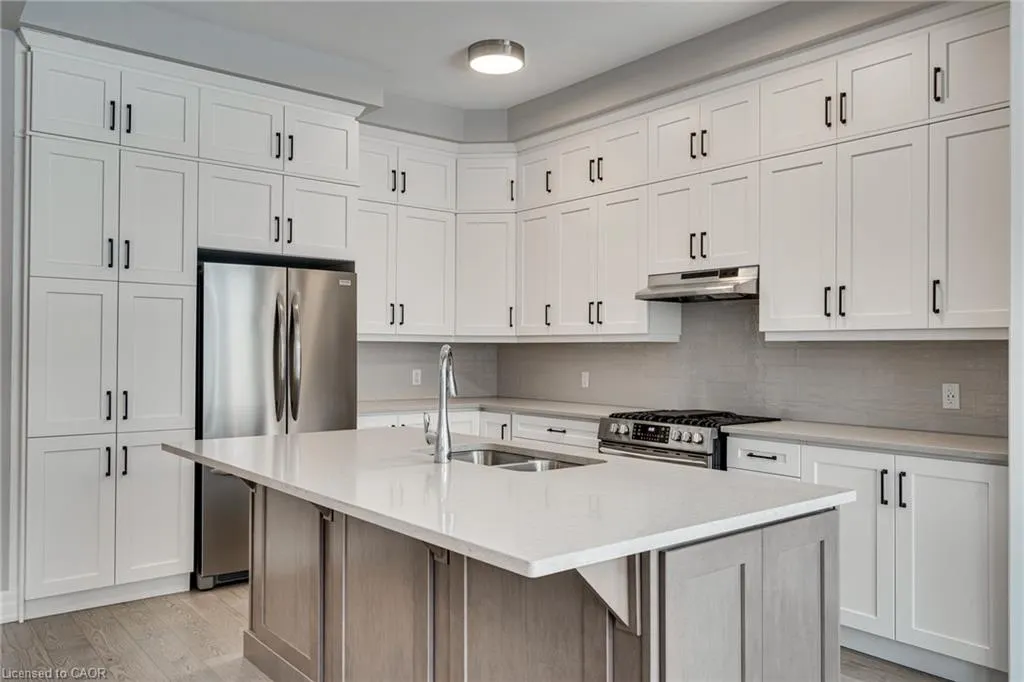 3041 William Cutmore Boulevard