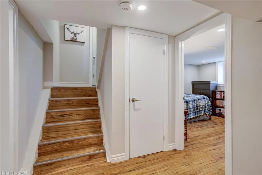90 Arcade Crescent